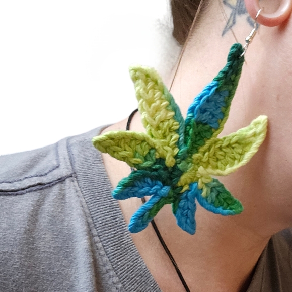 Mary Jane - Maple Leaf - Reefer - Pot - Handmade earrings - Picture 5 of 16